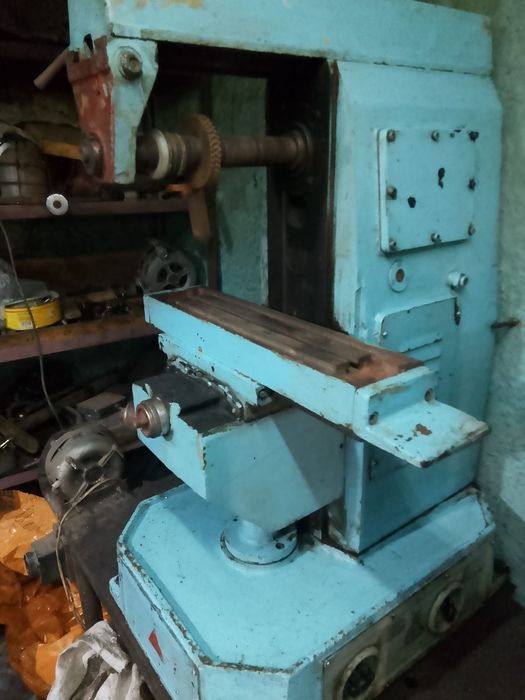 Продам фрезерный станок, в хорошем состоянии