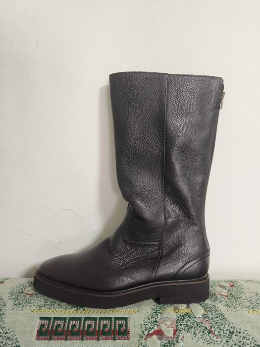 Продается Новая натуральная кожаная обувь  в количестве 2 шт