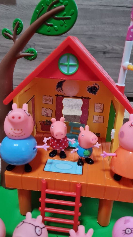 Casuta cu figurine Peppa pig cu sunete