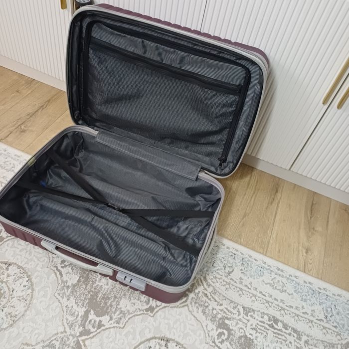 Продается чемодан в хорошем состояний