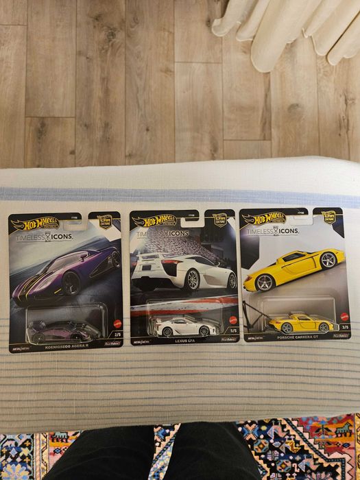 Hot wheels premium, mainline