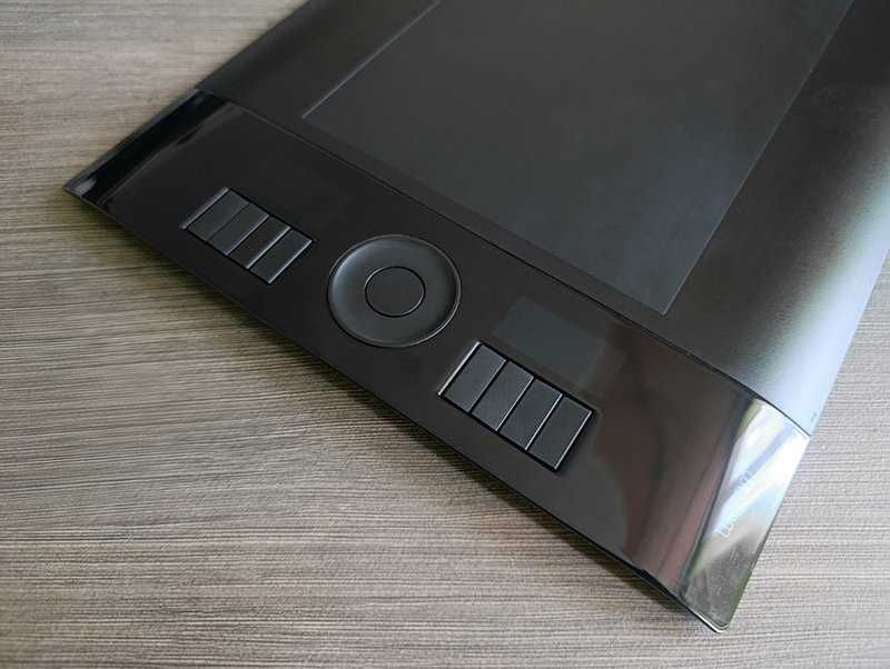 Два графични таблета Wacom Intuos Medium (работна площ 224 x 140 mm)