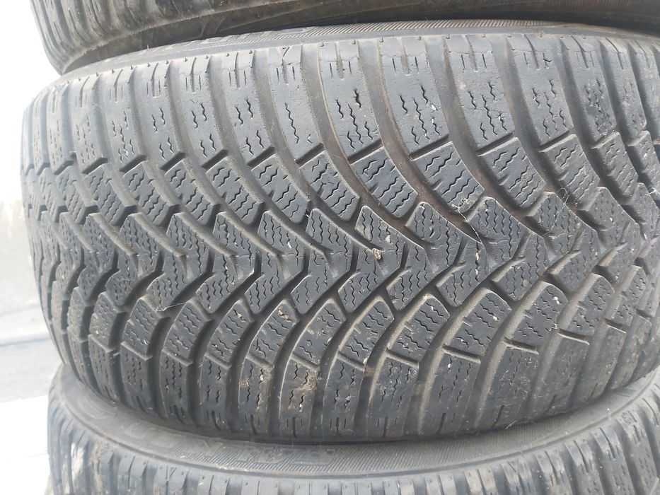 Зимни гуми 215 40 17 цола Falken