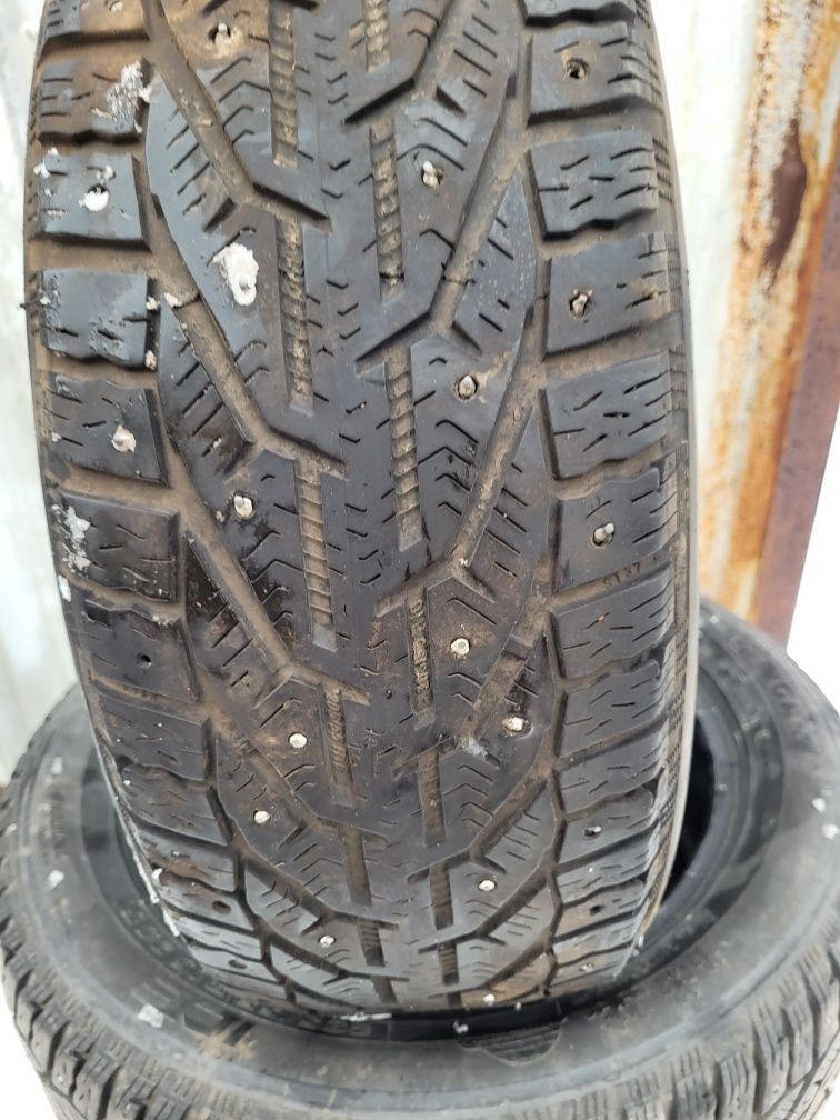 Продам шипованные шины Tigar 205/55R16