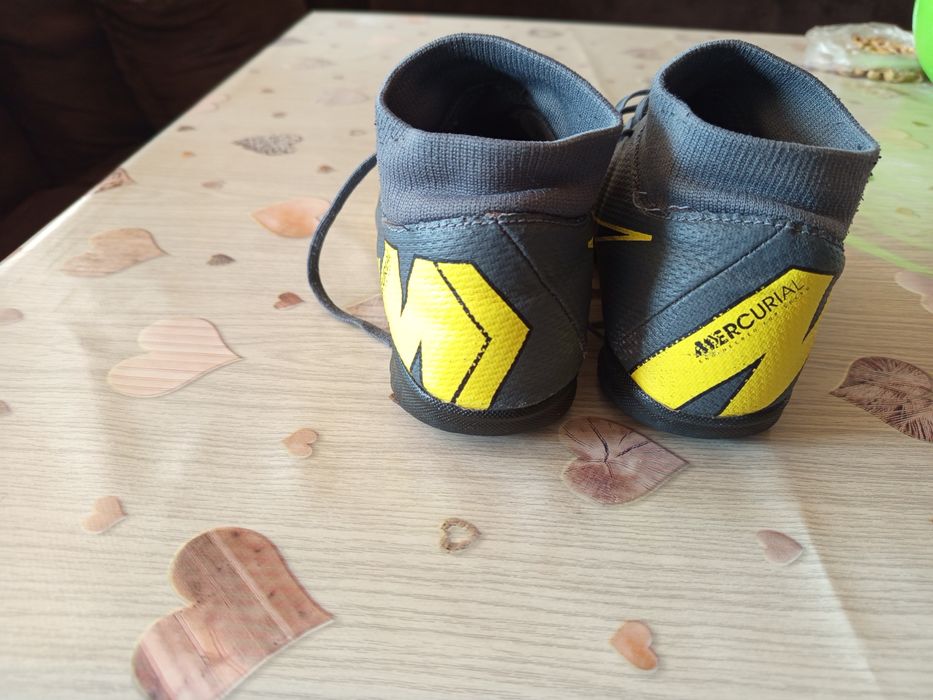 детски футболни обувки Umbro 37 и 40н.кожени и Nike 40 н.