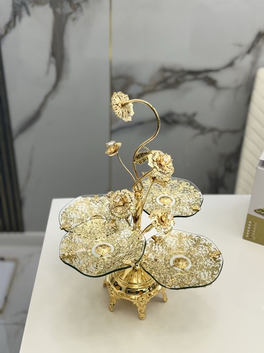 Продаётся декоративная ваза с 4 тарелками для конфет и сухофруктов