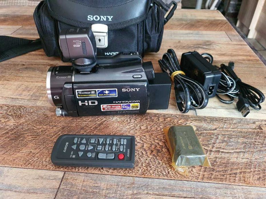 Продаеться  видеокамера sony hdr-XR550