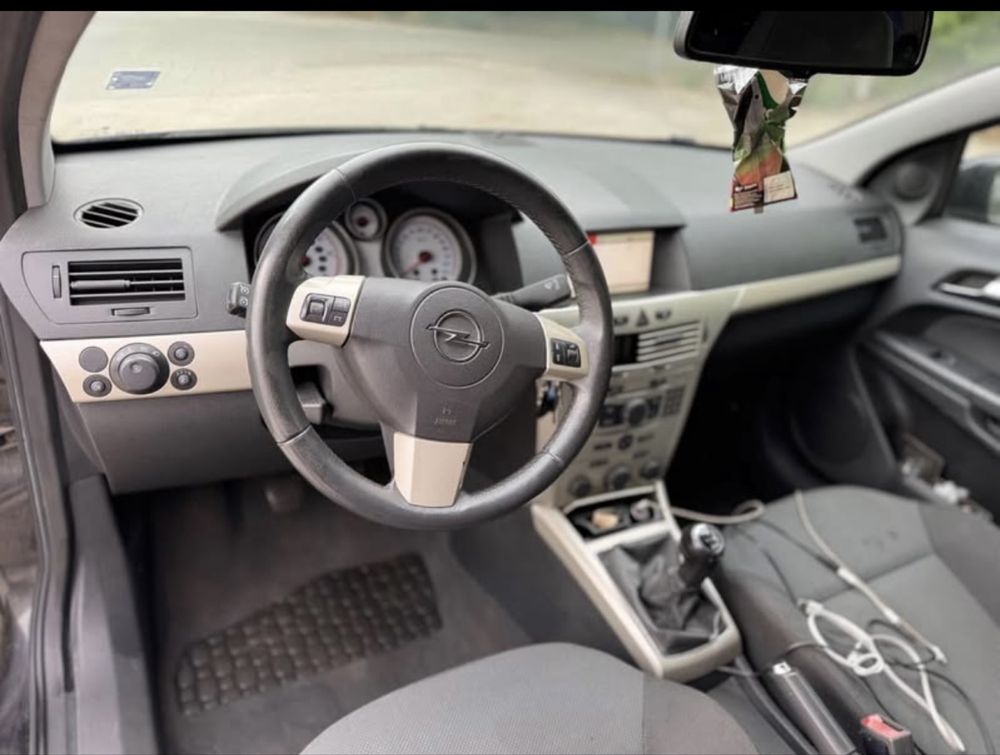 Opel Astra H GTC 1.7CDTI