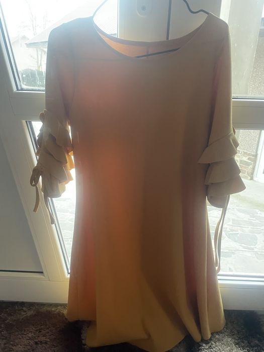 Rochie culoare: mustar , marimea M , pret 50i