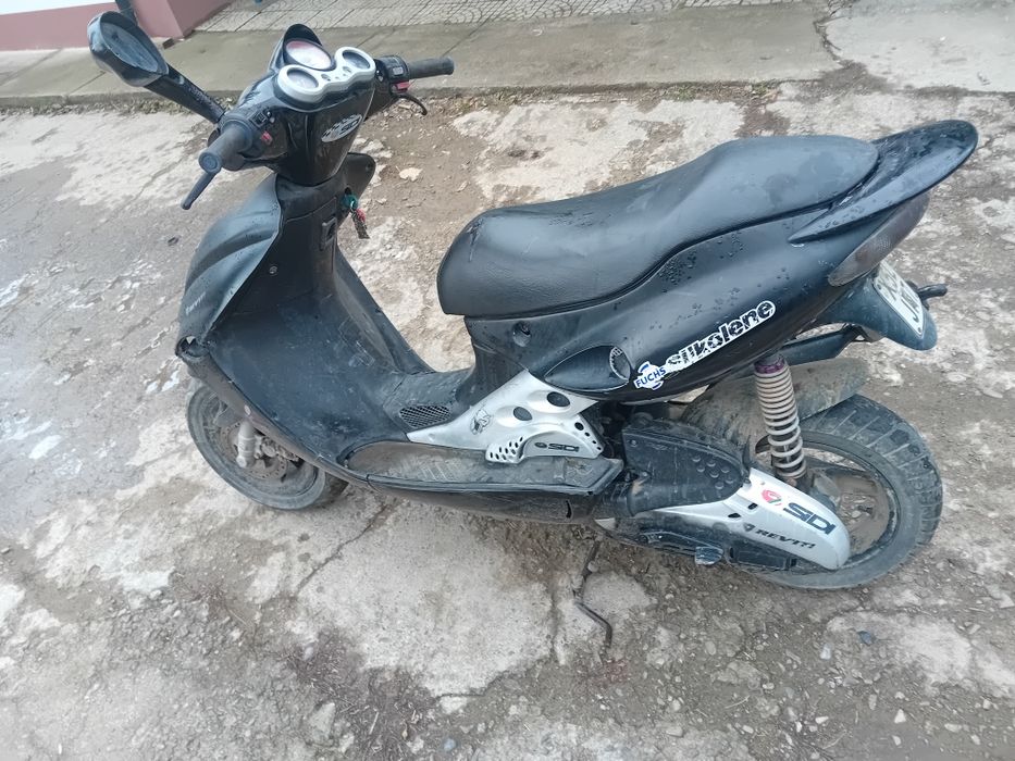 Vând malaguti f15 motor 49cc