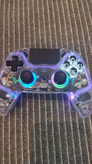 Controller alb transparent si negru