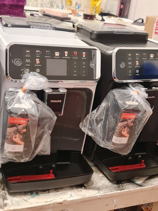Espressor automat PHILIPS Seria 5500 EP5541/50 1.8l 1500W 15 bar negru