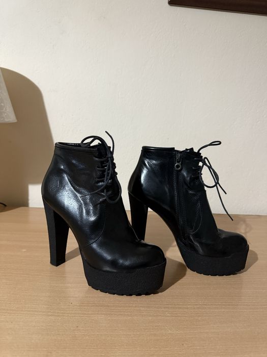 Уникални дамски боти Guess, Versace, Nursace