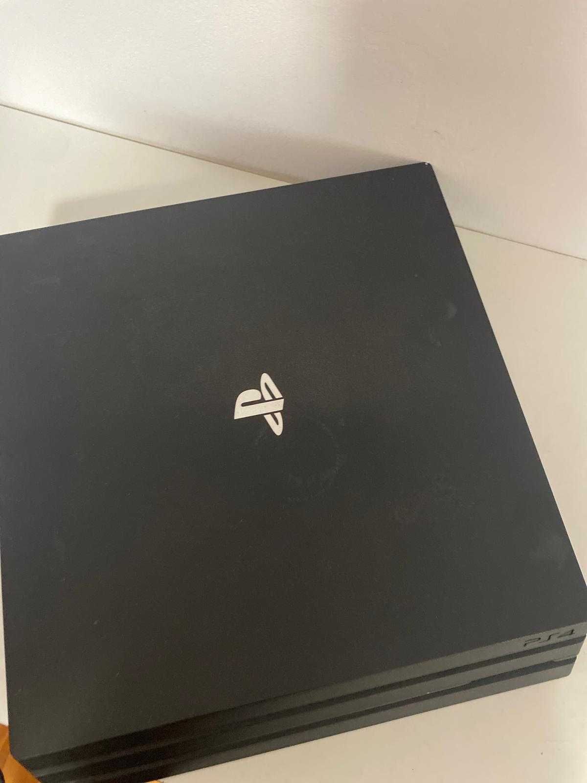 PS 4 pro 1tb în stare perfecta