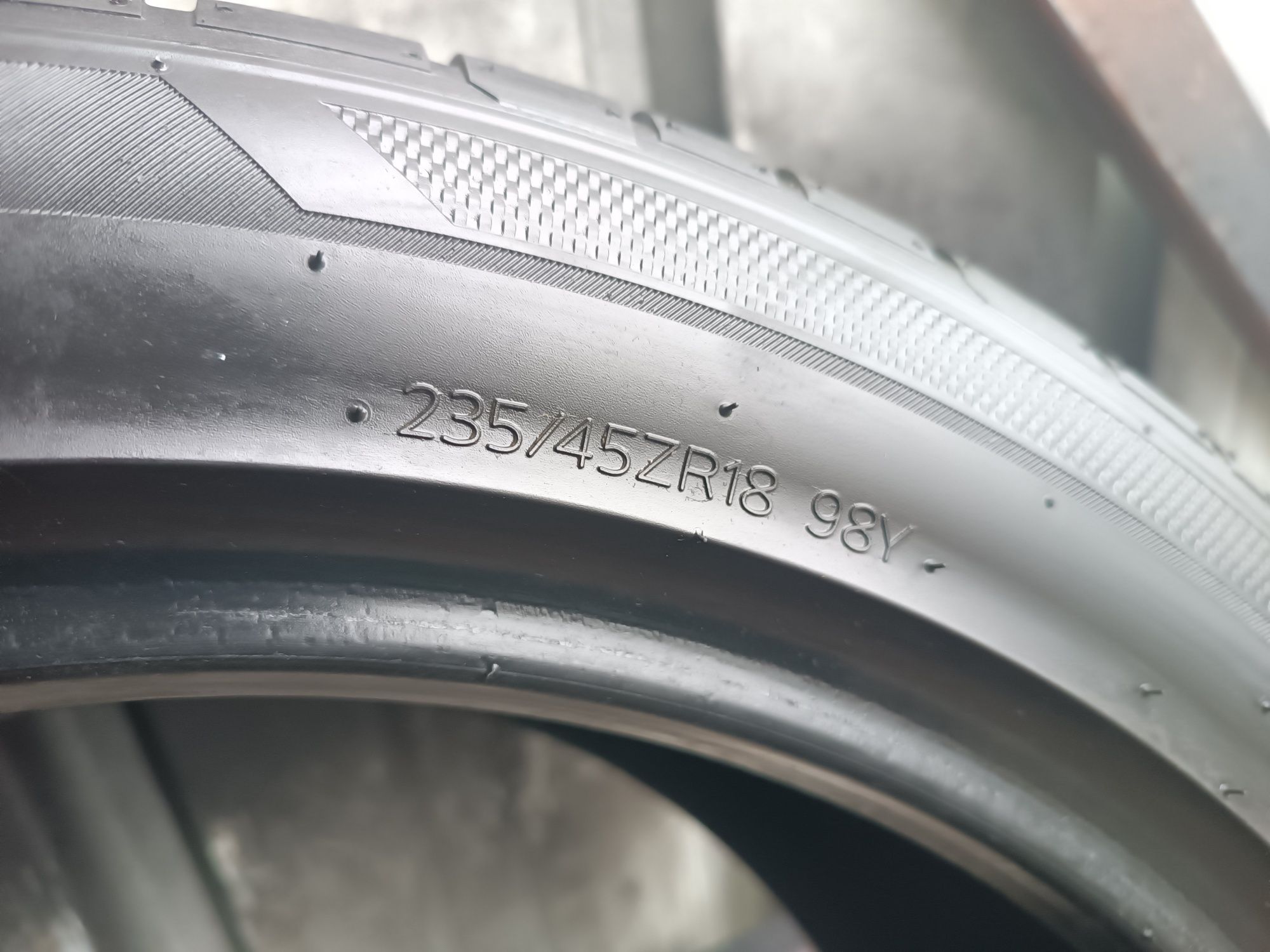 235/45/18 Hankook Дот 3921