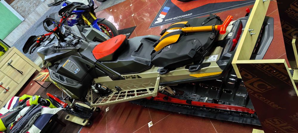 Snowmobil Ski Doo Summit 850 Turbo