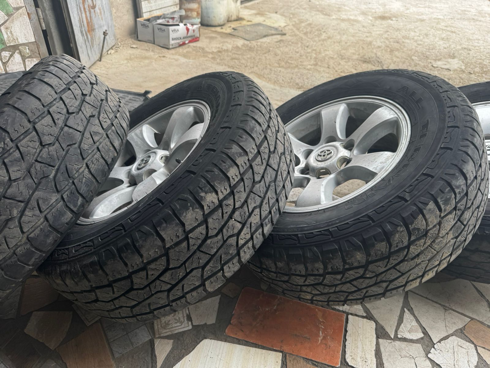 Продам б/у диски и шины на Прадо 120