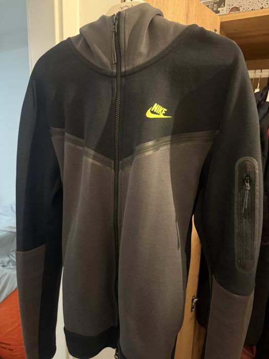 Hanorac Nike Tech Fleece mărimea M
