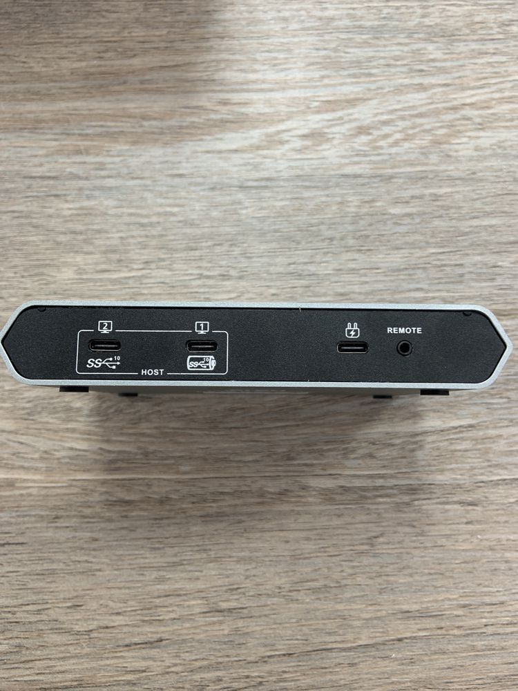 SHARING SWITCH 2 X USB-C PC X 4 periferice cu alimentare