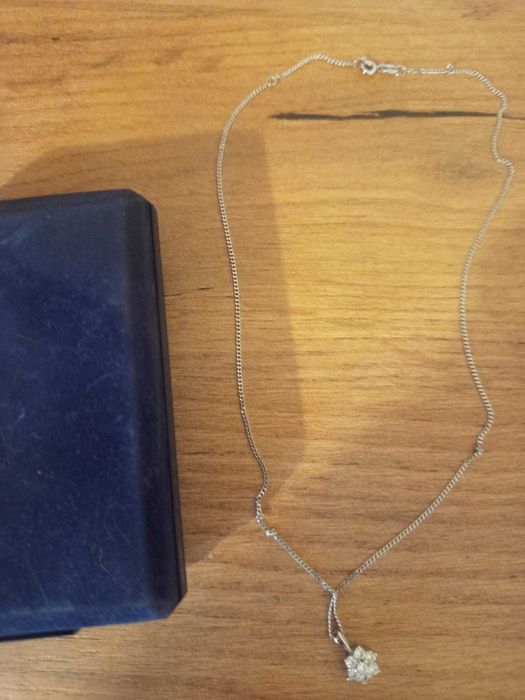 Vând lănțișoare de argint