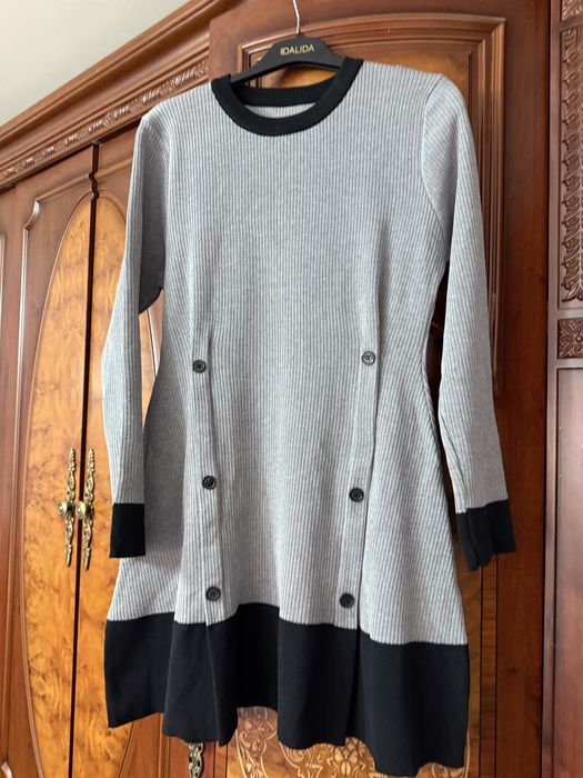 продам новое платье, трикотажное, отличное качество доина 85 см