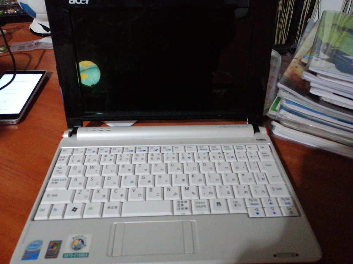 Продава се лаптоп acer aspire one