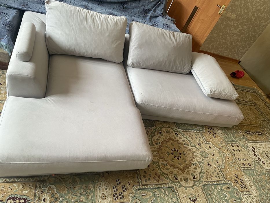 Диван серый 2,4м в хорошем состоянии.