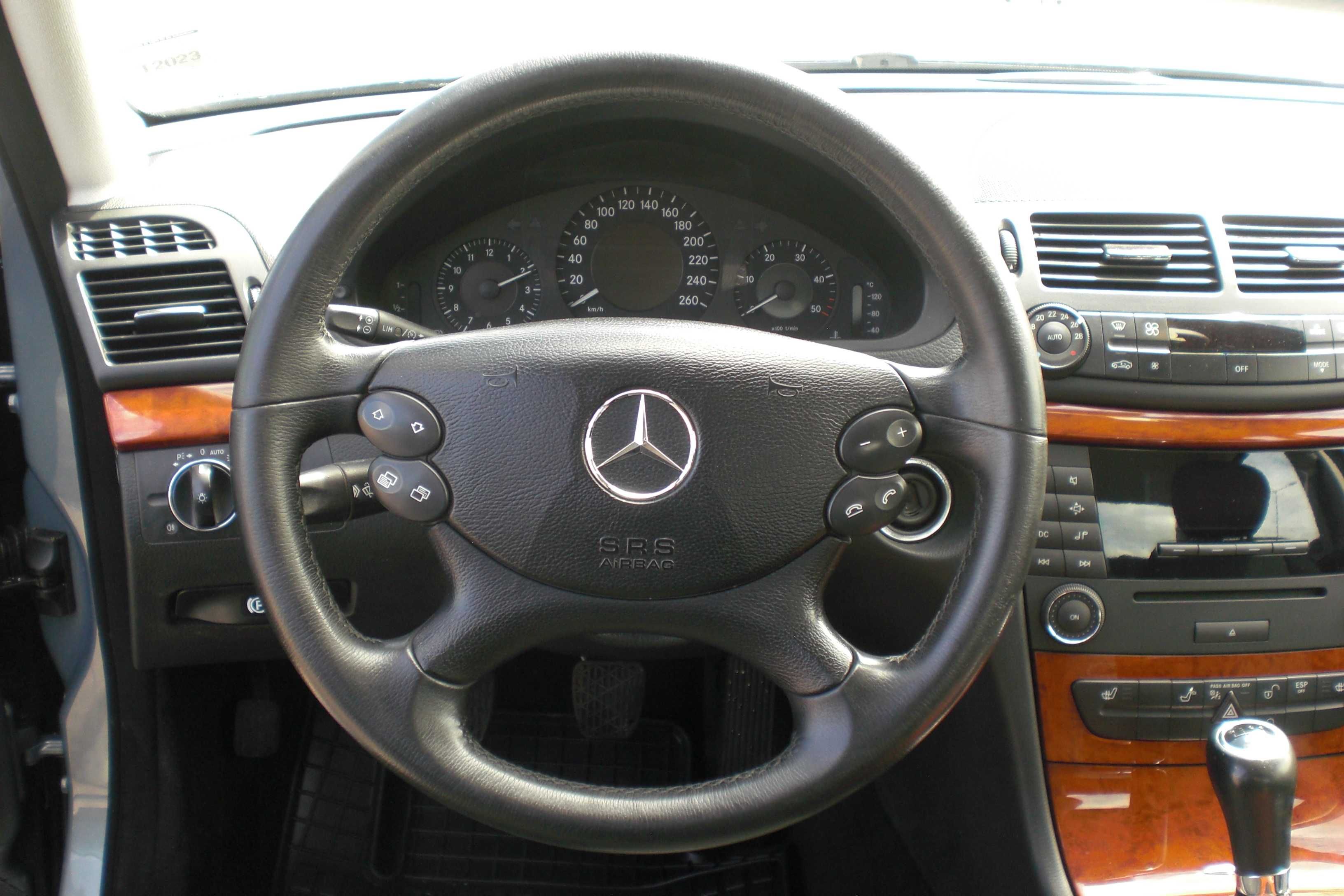 Mercedes Benz E220