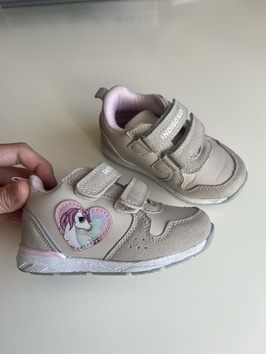 Продам детские кроссовки