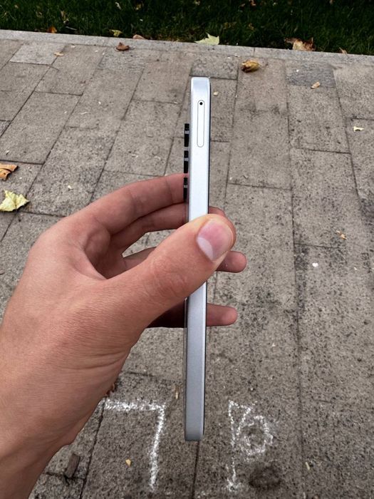 Samsung galaxy A16 8/256 ideal yengide ,1 oy ishlatdik,xolati yengi !