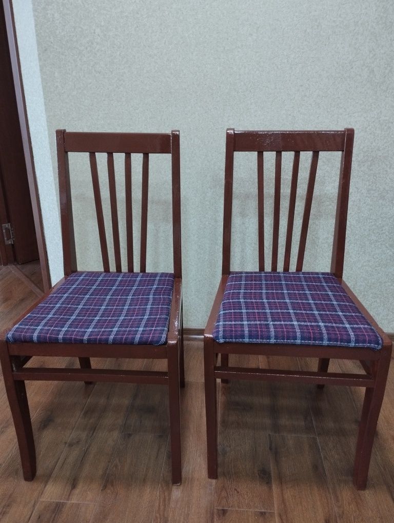 Продаются стулья.
