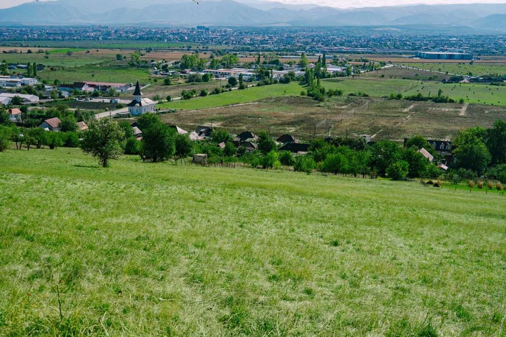 Hopa stai așa. Vând teren intravilan în Sibiu, str Viile Sibiului.