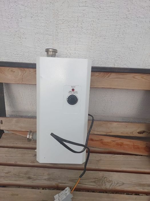 Продам электрическую напольную печь