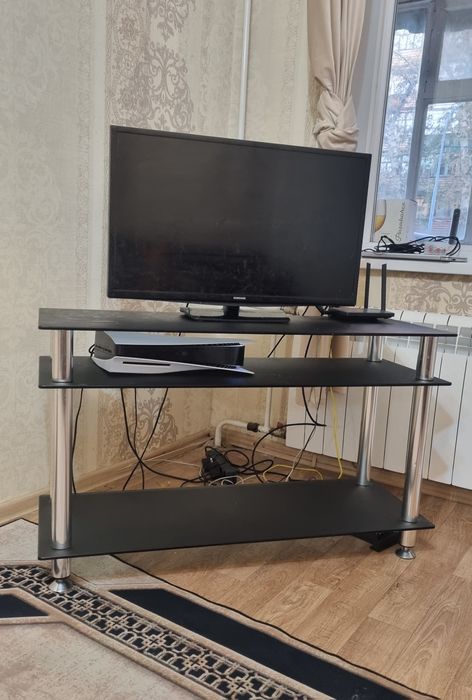 Продам столик черный