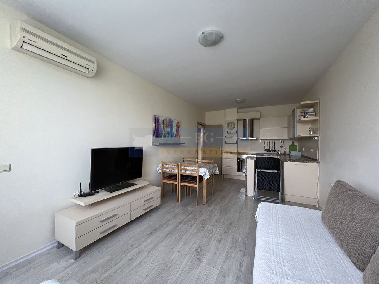 Продава се Двустаен апартамент в Черноморец - 52 кв.м за 1268 €/кв.м - Снимка #4