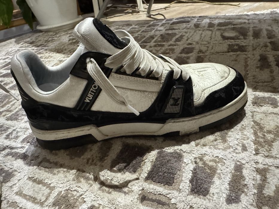 Продавам!Louis Vuitton sneakers