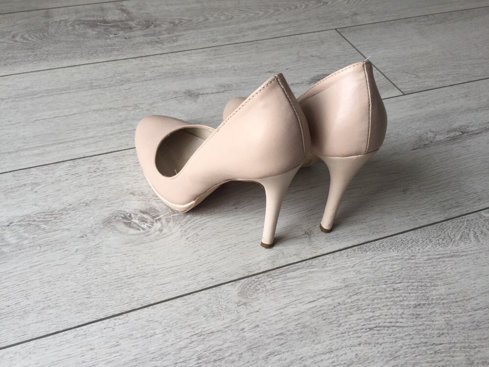 Pantofi Stiletto Bata nude