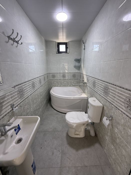 Srochno uchastok sotiladi 1 sotix 2 etaj 4 xona