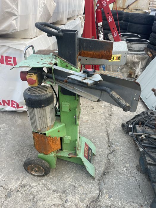 Хидравлична машина за цепене на дърва