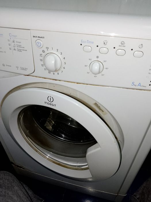 Продам стиральную машину Indesit.