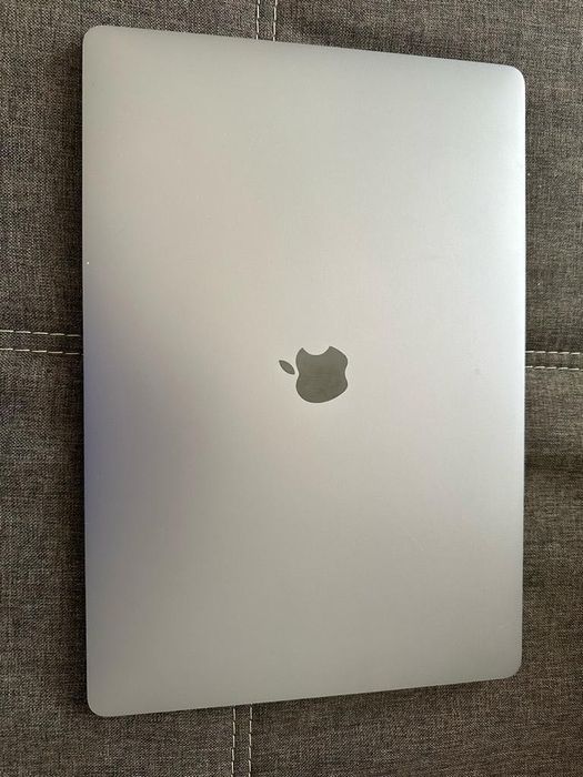 Vand ultimul Macbook Pro cu INTEL (display 16", i9, 1TB SSD)