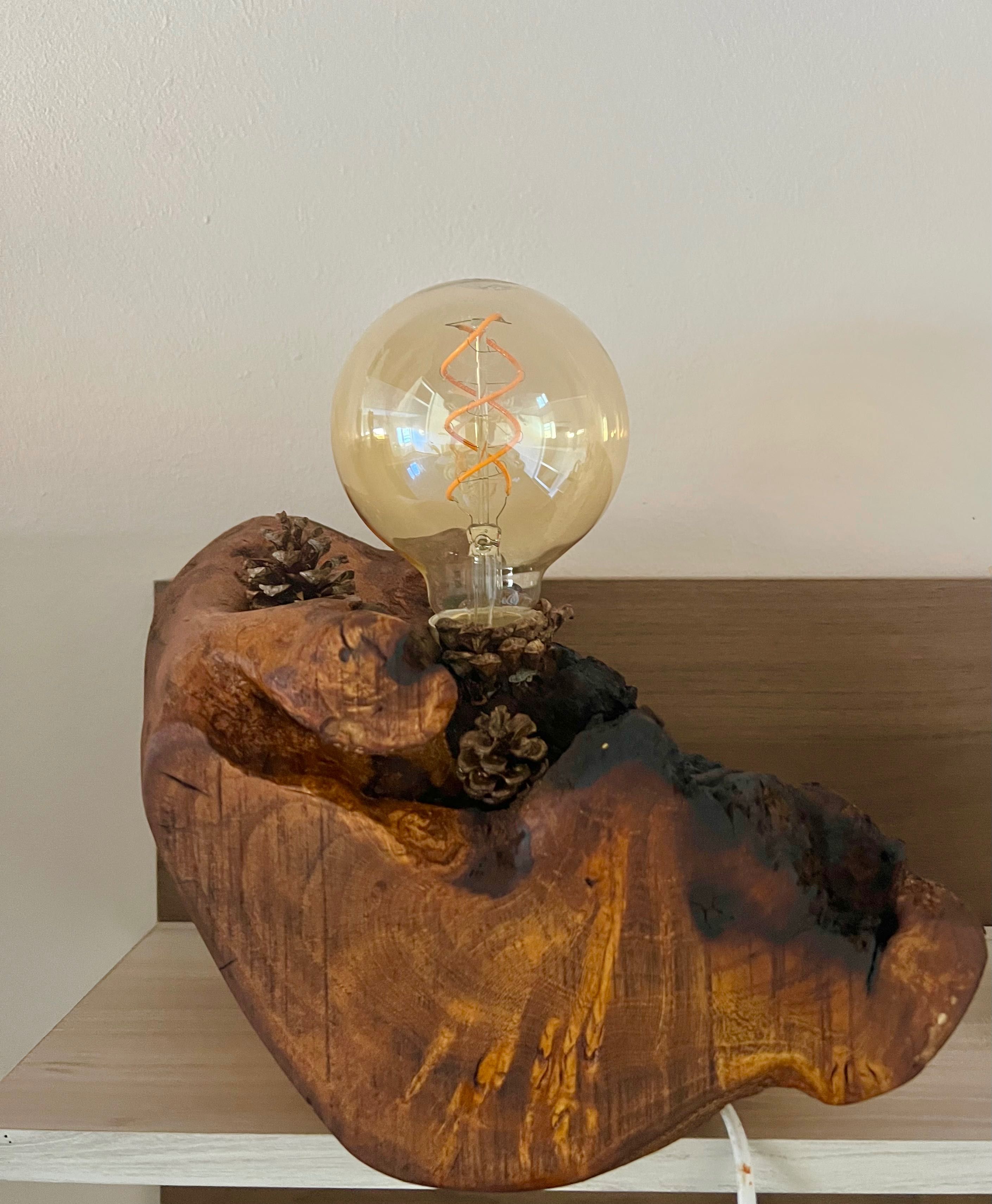 Ръчно изработена нощна лампа от дърво