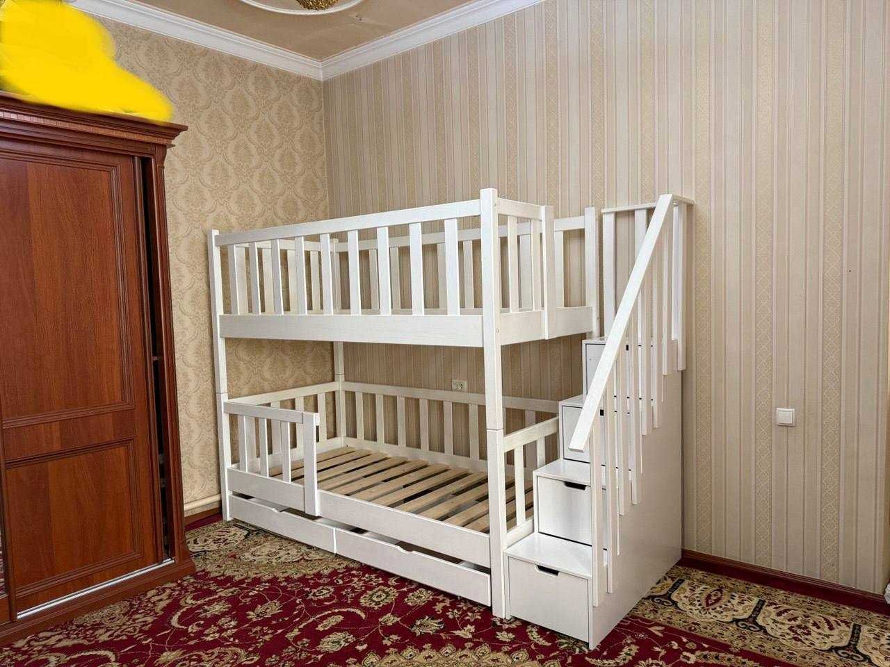 Продаю двухэтажную детскую кровать.