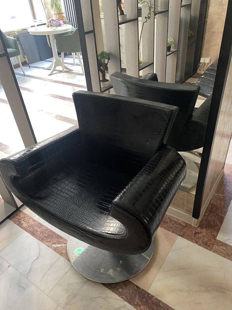 Scafa si scaune pentru salon de coafura