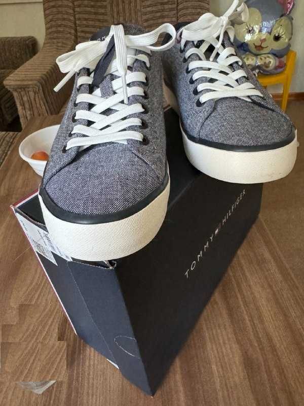туфли, кроссовки,кеды  tommi hilfiger USA    новые.