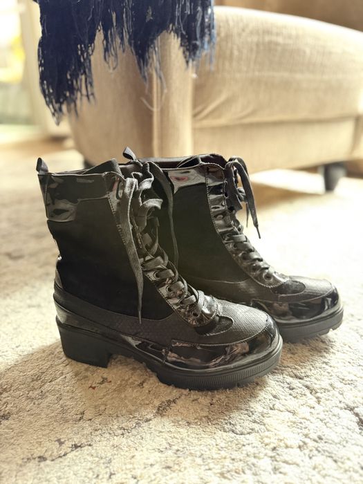 Боти с връзки 40