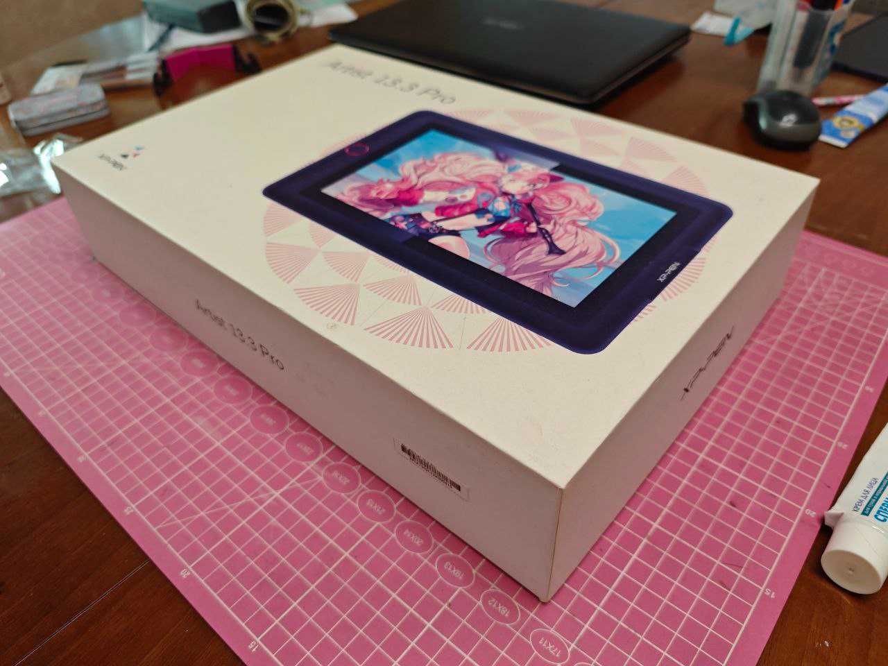 графический планшет Artist 13.3 Pro. Практически новый с документами
