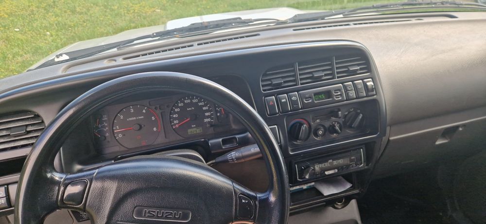 Isuzu trooper 2002 Nissan Toyota