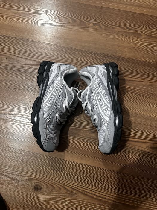 Vand Asics marimea 42