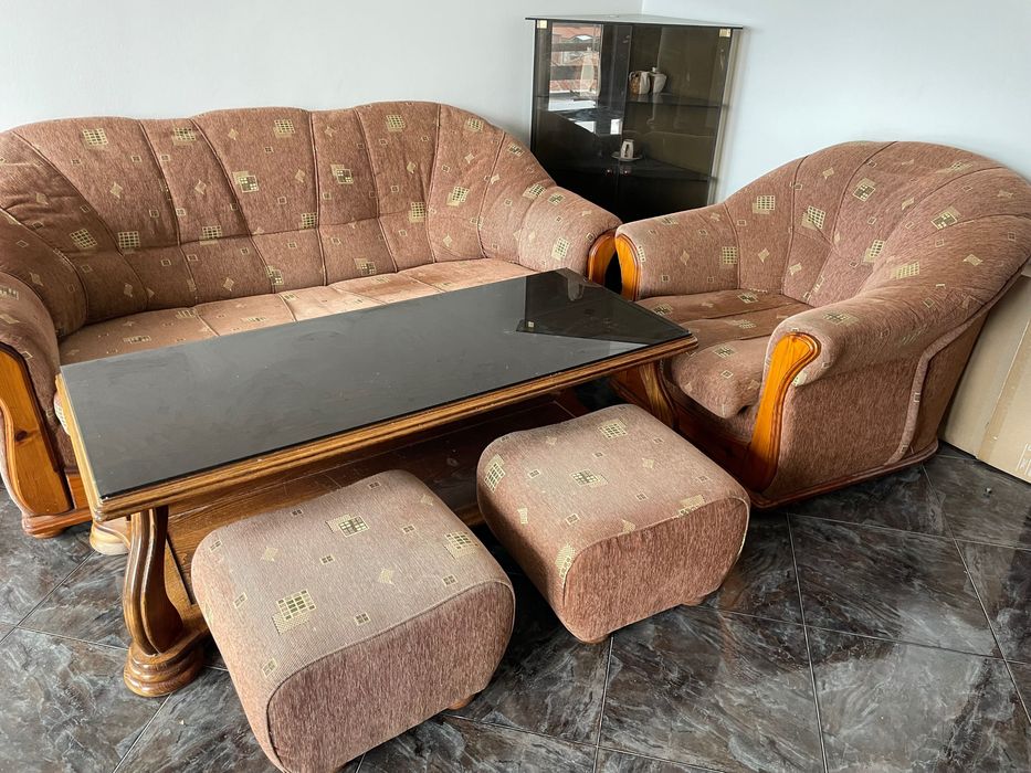 Диван маса и шкаф